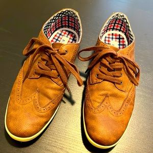 Men’s 10 Ben Sherman lace up tennies